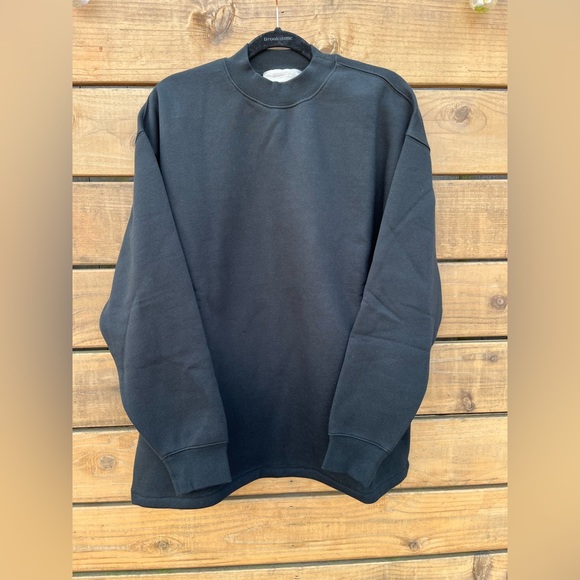 NWT Essentials Fear of God crew neck relaxed fit sweatshirt, Black, XS - Picture 3 of 11